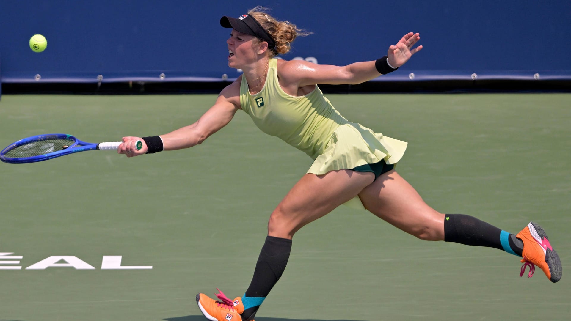 Laura Siegemund fought a tight match with Tatjana Maria in the midday heat of Montreal.