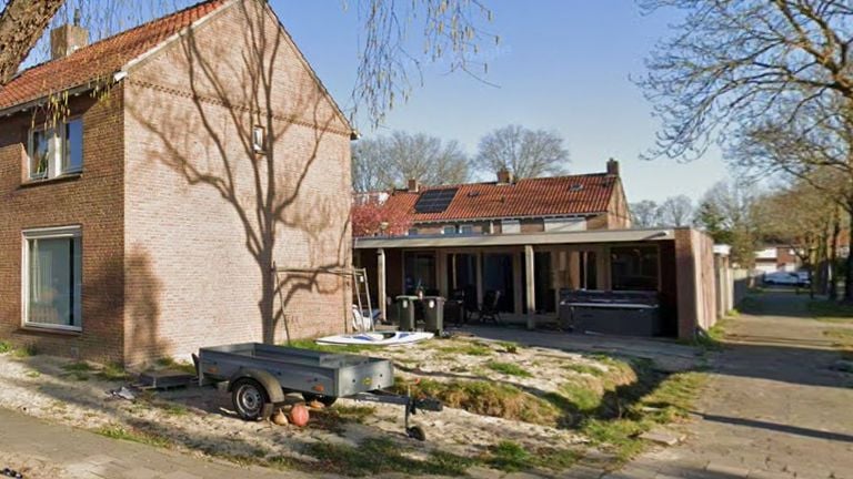 Behind the house is a large space where local residents came on the floor (photo: Google Maps).