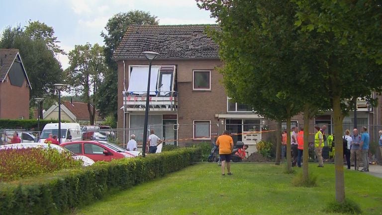 The apartment complex was closed off after the blow (photo: Omroep Brabant).