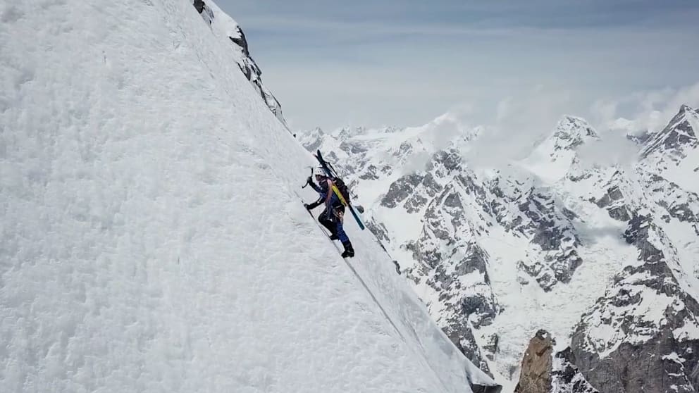 Laila Peak: Extremsportler Andrzej Bargiel bezwingt den Berg auf Ski