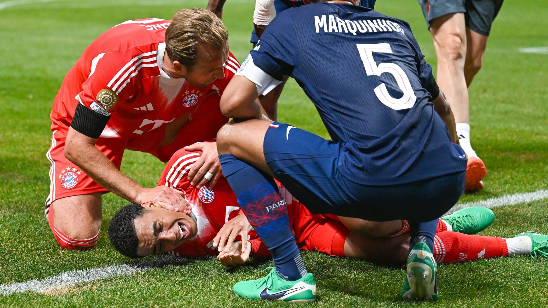 Jamal Musiala on the ground: he will be out for months.