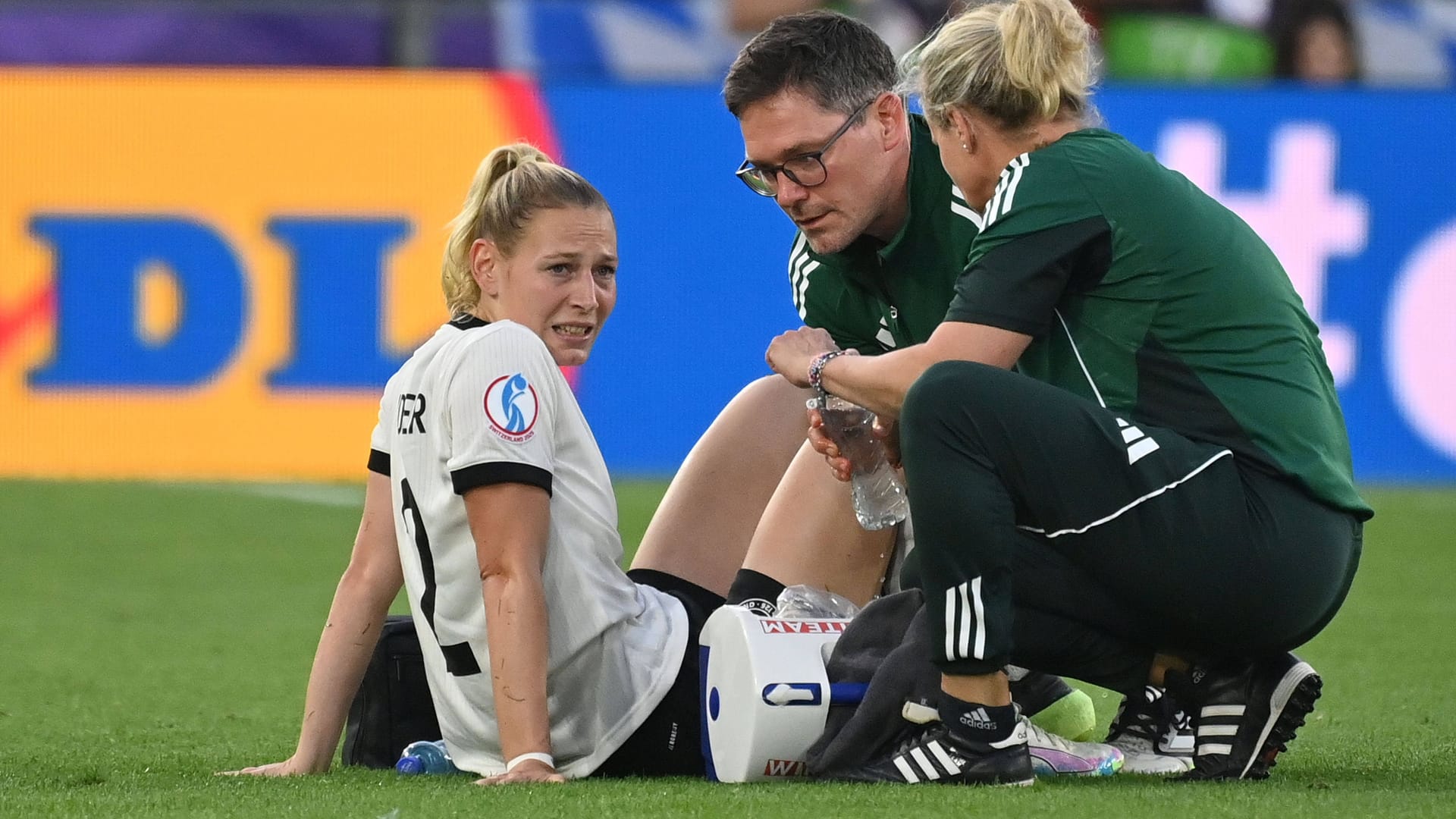 Sarai Linder in the quarter -finals against France on the ground: the defender had to be replaced early.