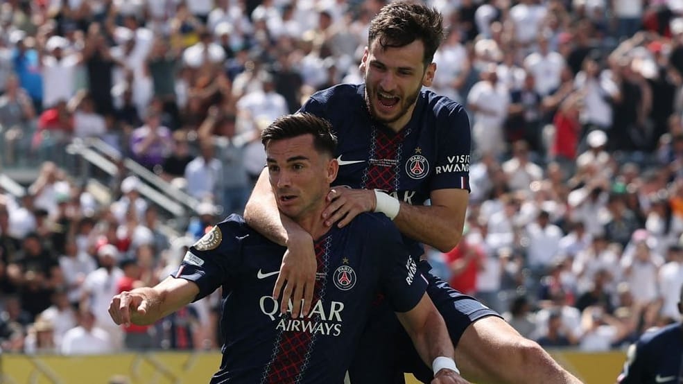 Strong appearance: Fabián (front) hit twice against Real.