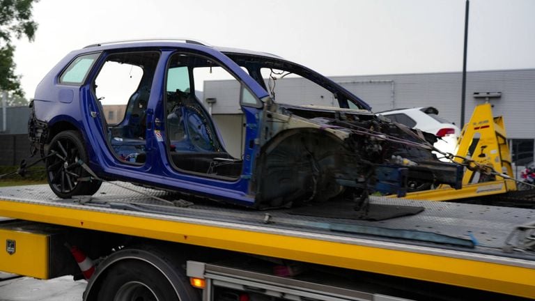 A carcass of the searched car is left (photo: Erik Haverhals/press agency Heitink).