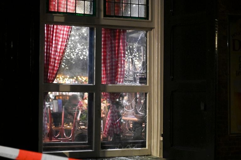 Destroyed window at Boerke Verschuren (photo: Perry Roovers/SQ Vision).