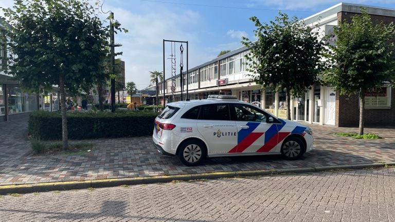 Police investigate (photo: Rene van Hoof)