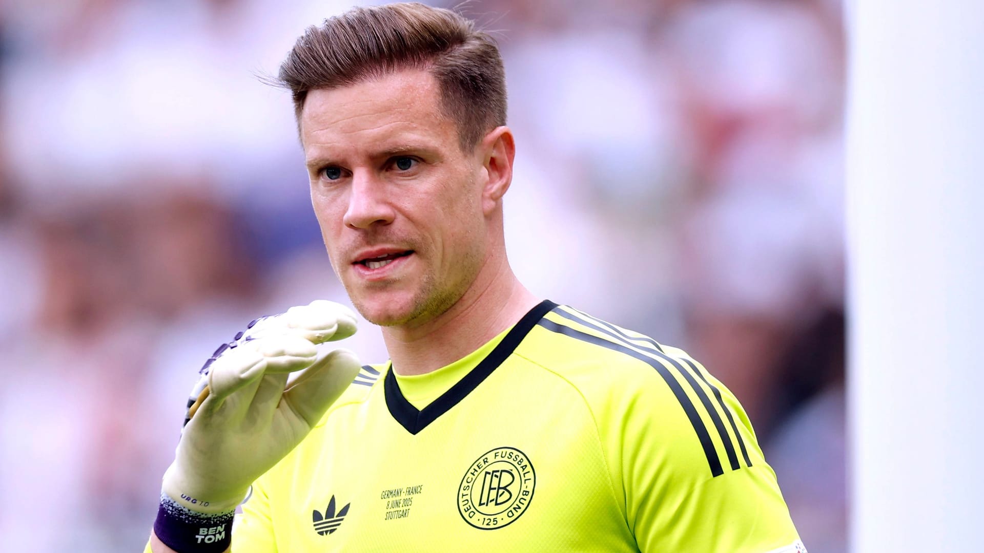 Marc-André Ter Stegen: The German goalkeeper reports on the back.