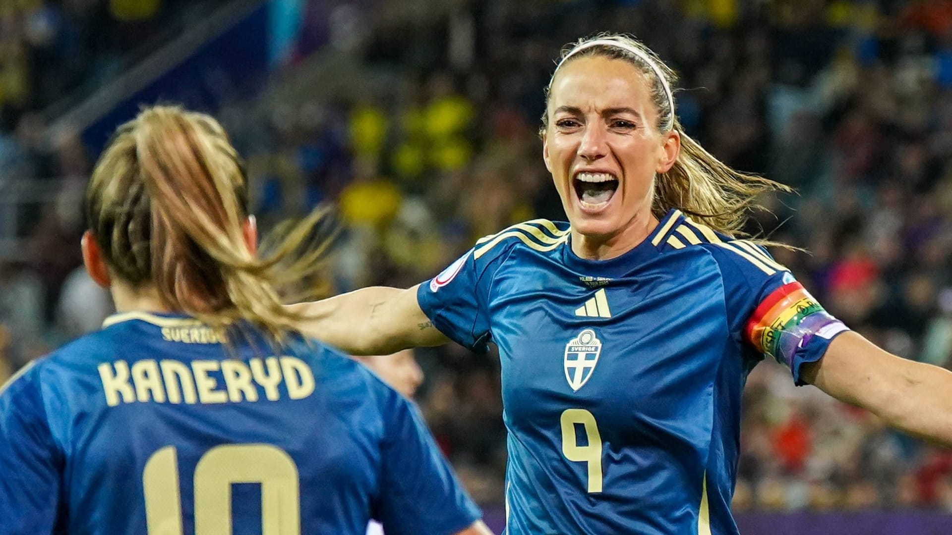 The Swedes around Kosovare Asllani (right) were extremely enthusiastic against Poland.