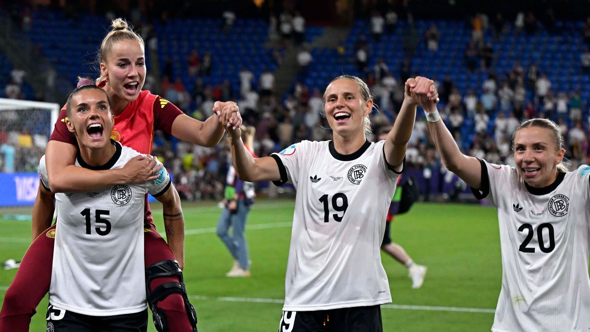 Selina Cerci, Giulia Gwinn, Klara Bühl and Elisa Sense (from left to right): Germany is in the European Championship semi-final. Selina Cerci, Giulia Gwinn, Klara Bühl and Elisa Sense (from left to right): Germany is in the European Championship semi-final.