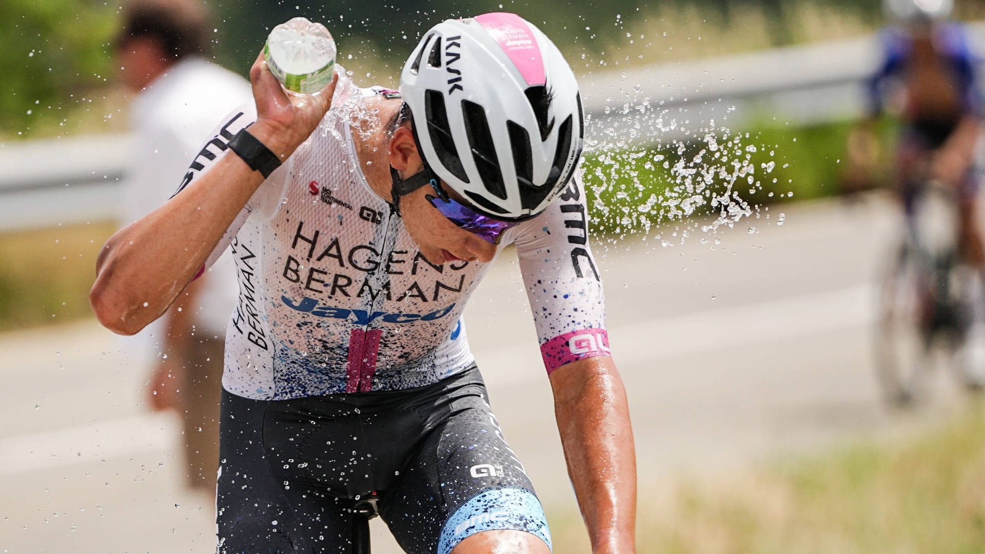 Samuele Privitera: The serious misfortune of the Italian cyclist occurred 35 kilometers before the finish.