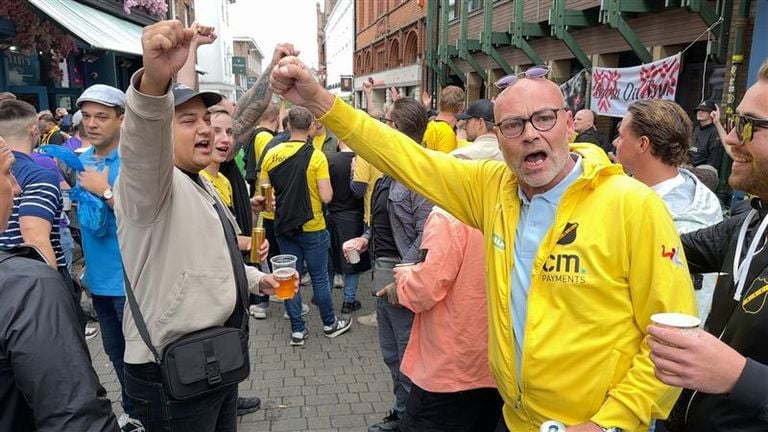 There is plenty of singing on the streets (photo: Ronald Sträter). 