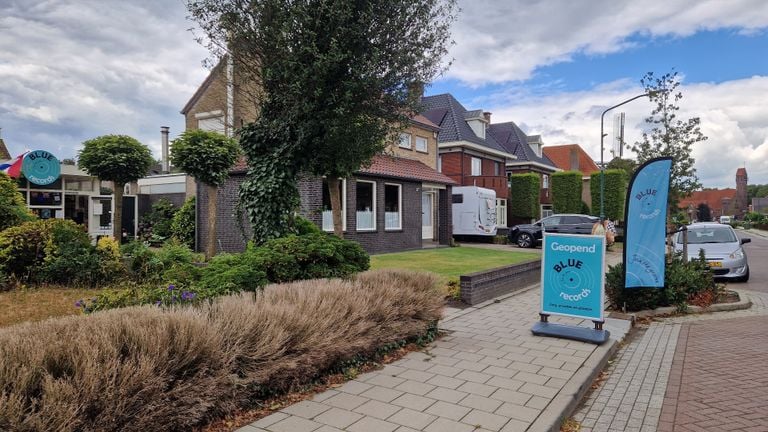 The store behind a house on Kerkstraat in Vorstenbosch (photo: Tom Berkers).