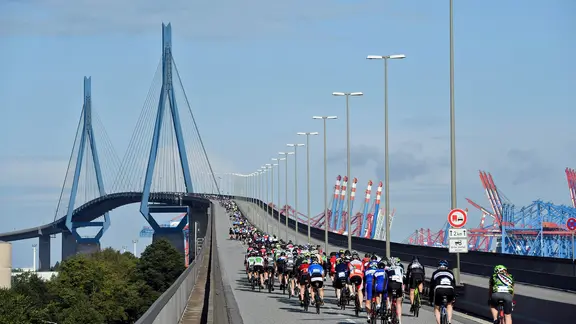 The 2017 Cyclassics led over the Köhlbrandbrücke