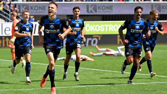 Kiel's players react to a goal