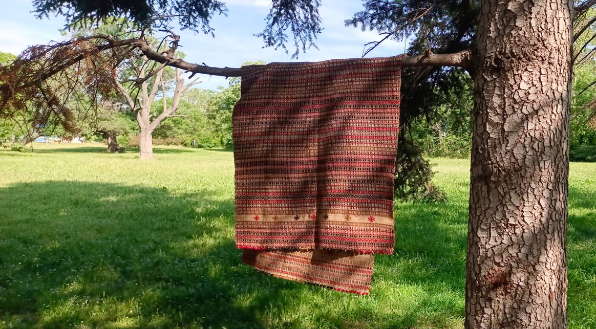 My darling! This beautiful scarf that gave me: e friend: in gave it a loyal travel companion.