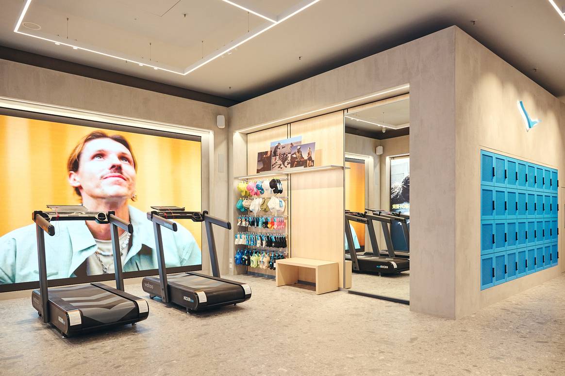 Running bands for shoe tests in the Hoka flagship in Berlin