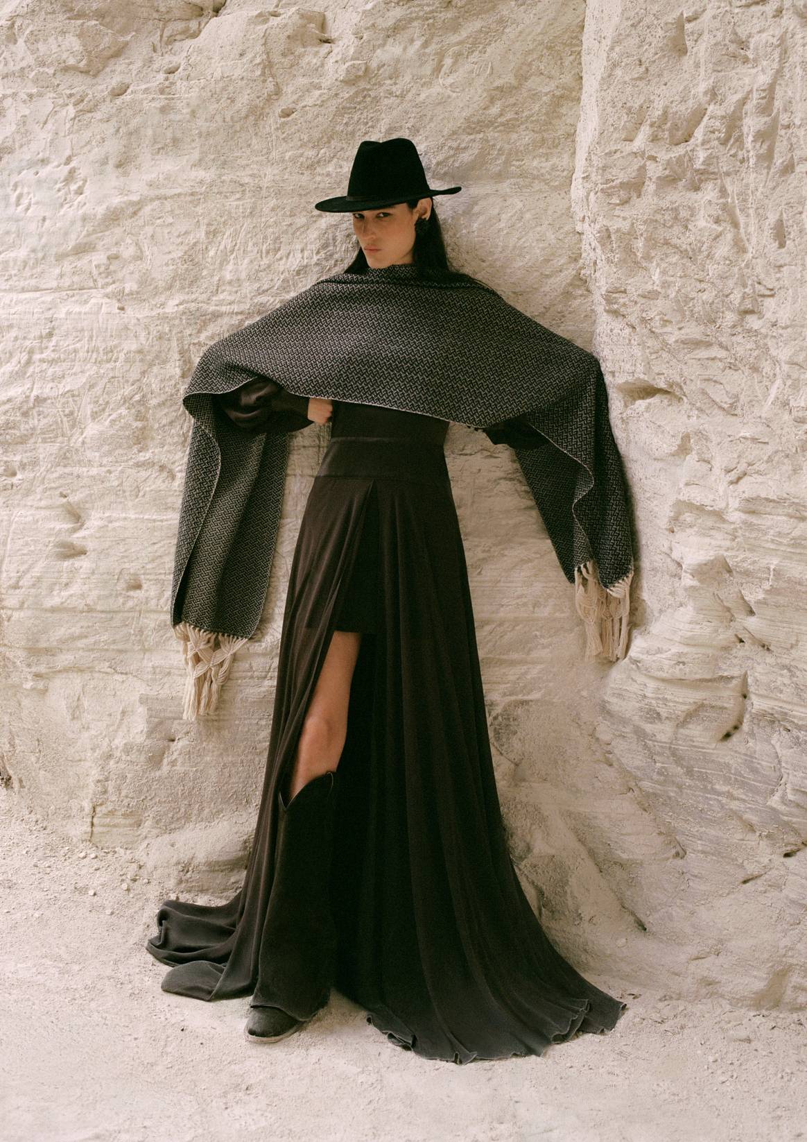 Una de las piezas Prosagónicas Este Vestido Largo de importante caída.