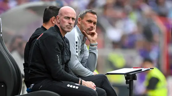 Marco Antwerp (left) and Frank Döpper on the coaching bench.