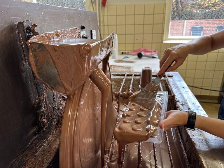 Making chocolate (photo: Bridget Spoor).