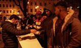 Volunteers hand out food to migrants in Trieste, Italy (2024). Photo Barbara Zanon/Getty Images   