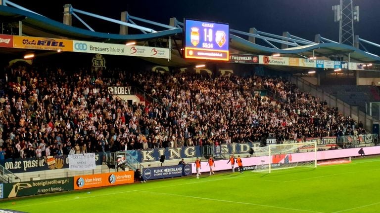 Supporters of the Kingside (photo: Leon Voskamp).