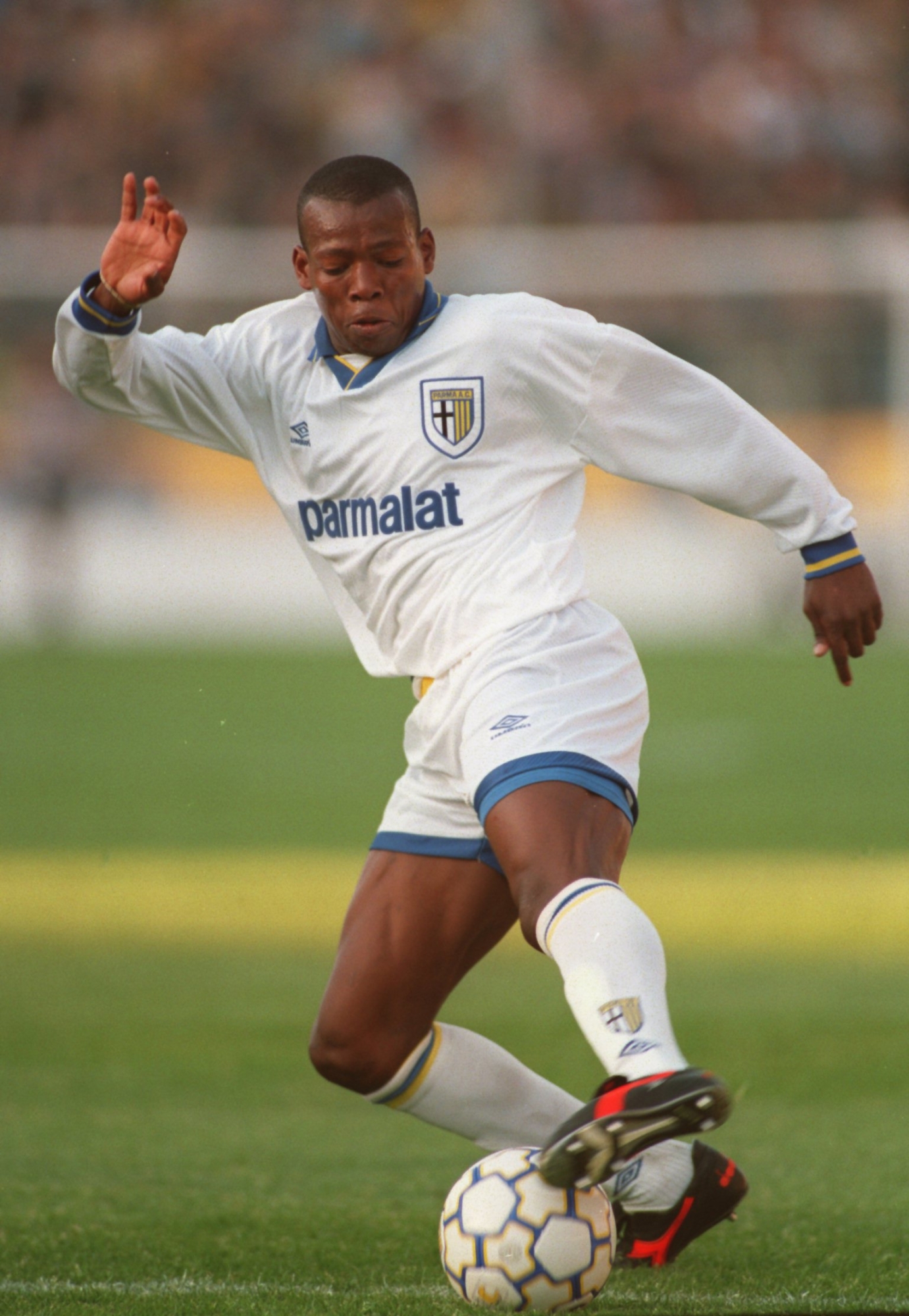 18 Apr 1995: Faustino Asprilla of Parma in Action During the Uefa Cup Semi Final Against Bayer Leverkusen in The Ennio Tardini Stadium. Parma Won the game 3-0. Men for Credit: Ben Radford/Allsport