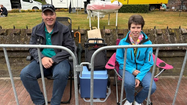 Gert-Jan and Marjolein are well prepared for the long wait (photo: Imke van de Laar)