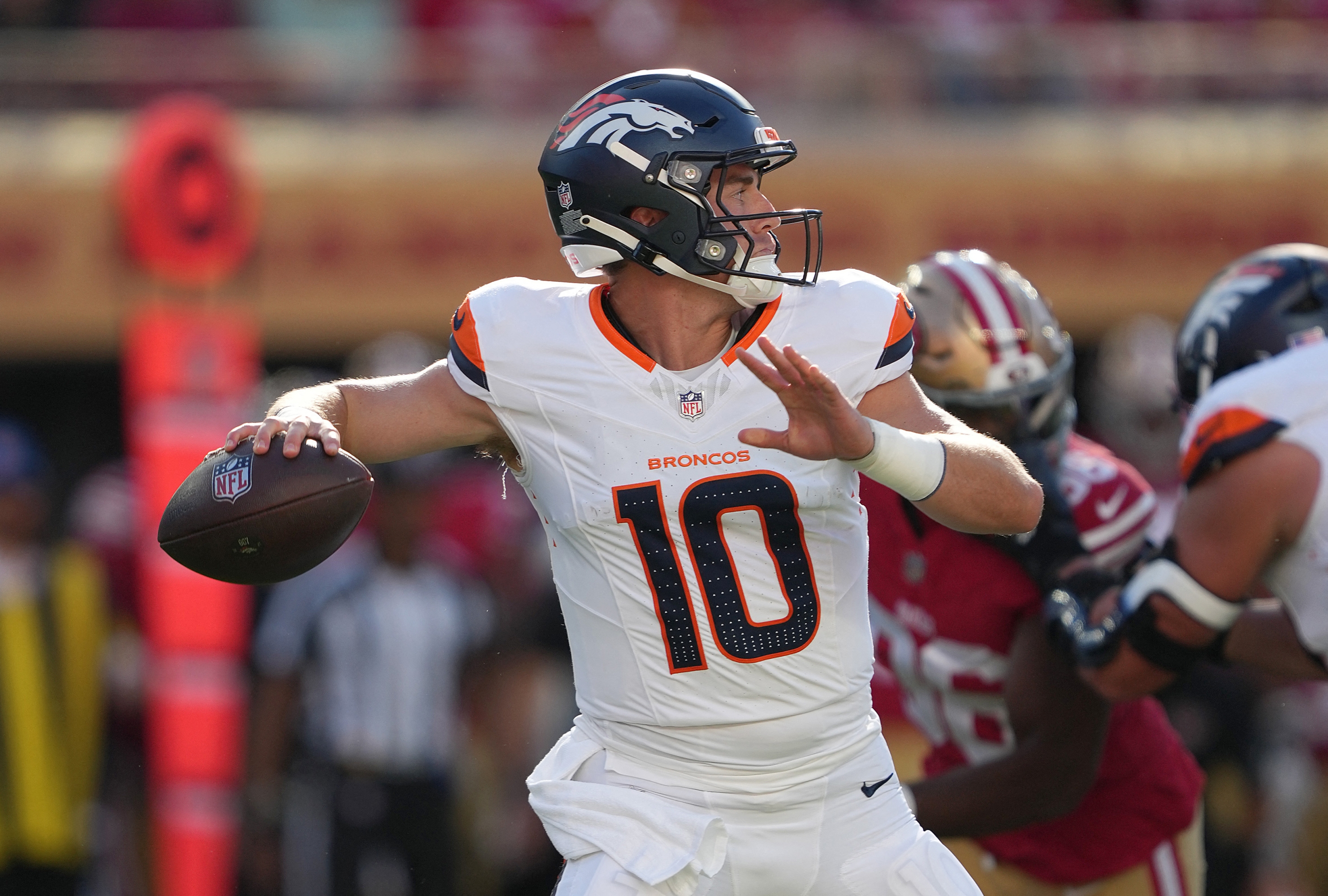Santa Clara, California - August 09: Bo Nix #10 of the Denver Broncos Throws A Pass Against The San Francisco 49ers in First Half of An Nfl Preseason 2025 Game at Levi's Stadium on August 09, 2025 in Santa Clara, California. Thearon W. Henderson / Getty Images / AFP (Photo by Thearon W. Henderson / Getty Images North America / Getty Images Via AFP)