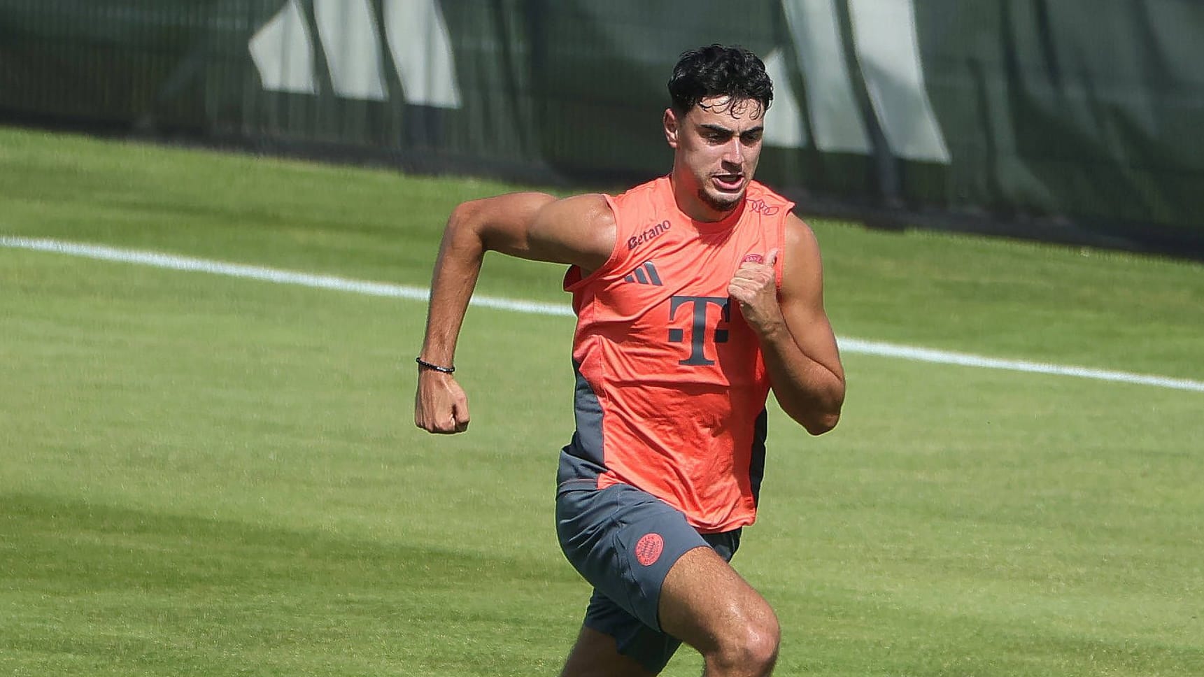 Aleksandar Pavlović: He wants to go back to the pitch as soon as possible.