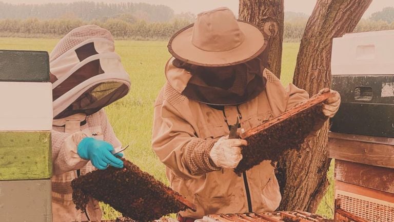 Elphaidis and Sylvester are beekeepers with Silly's Honing (own photo).