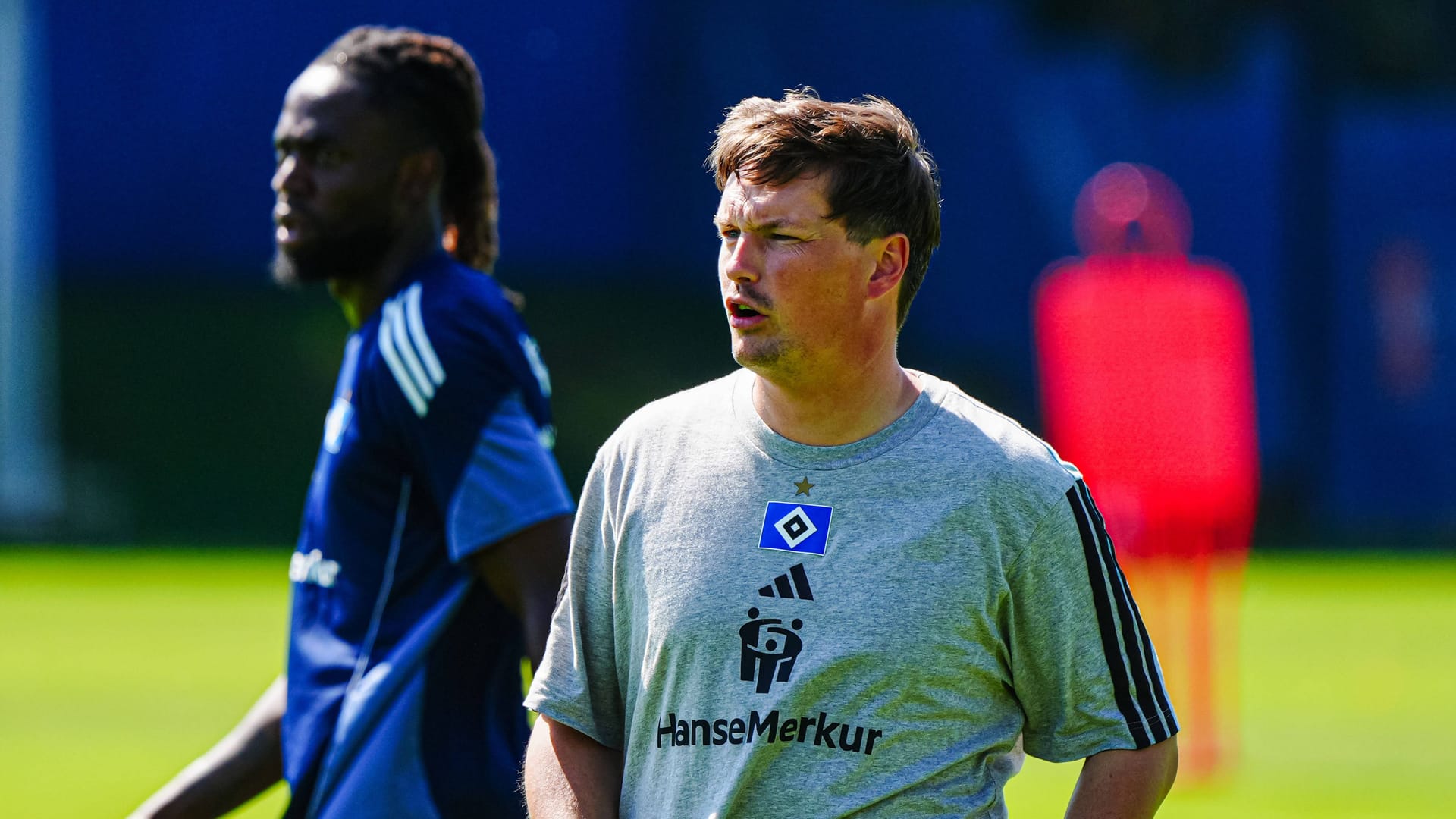 Merlin Polzin provides an instruction: four recently battered HSV players train again with the team.