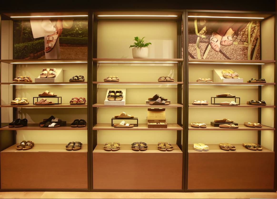 Birkenstock-Store in the Sky City Mall, the youngest shopping center Mumbais.