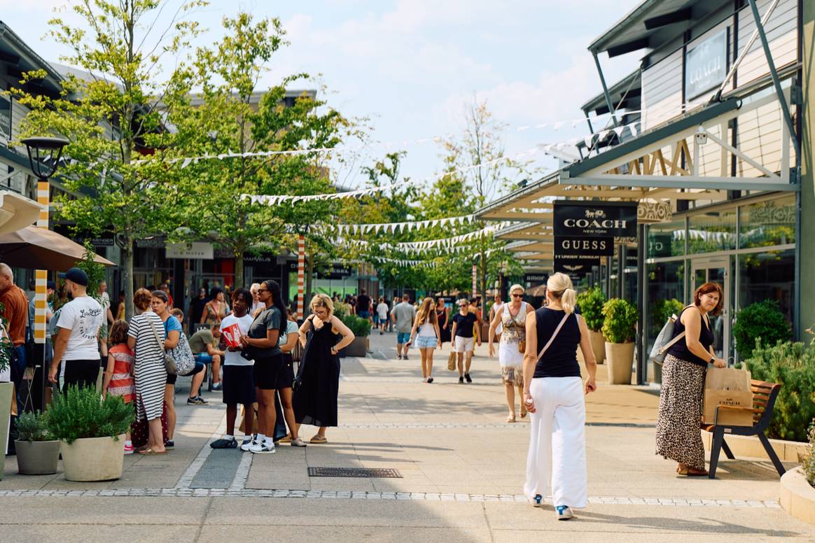 Zweibrücken Fashion Outlet celebrates new brands with extended opening times.
