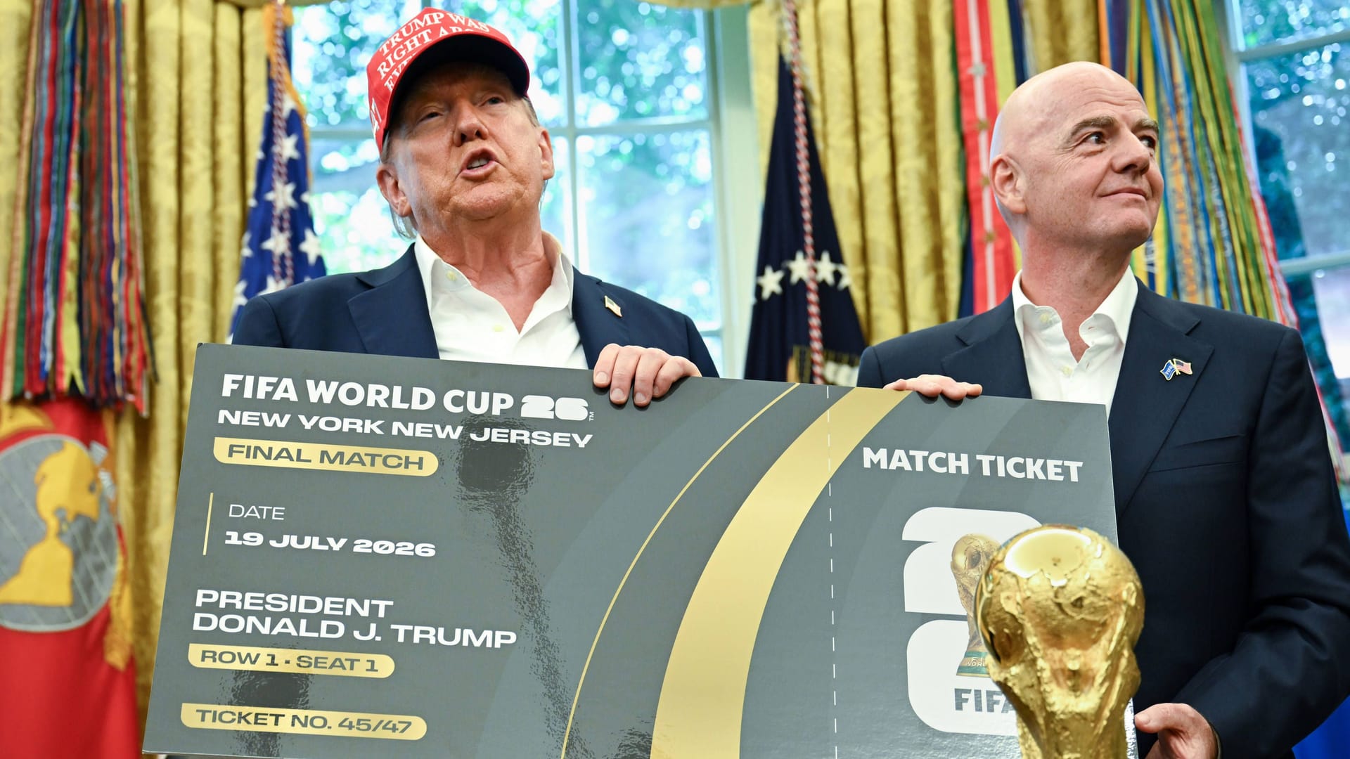 US President Donald Trump (left) and FIFA boss Gianni Infantino: At a joint appointment, Trump also spoke about the war in Ukraine.