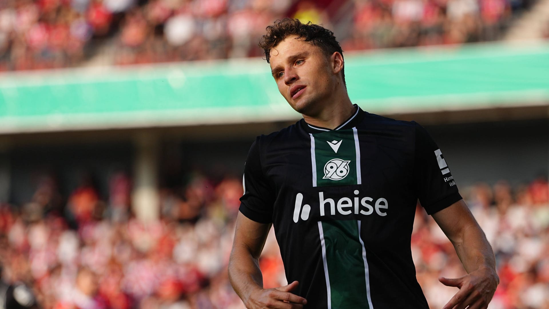 Benedikt Pichler disappointed: Hannover 96 experienced a bitter setback in the DFB Cup.