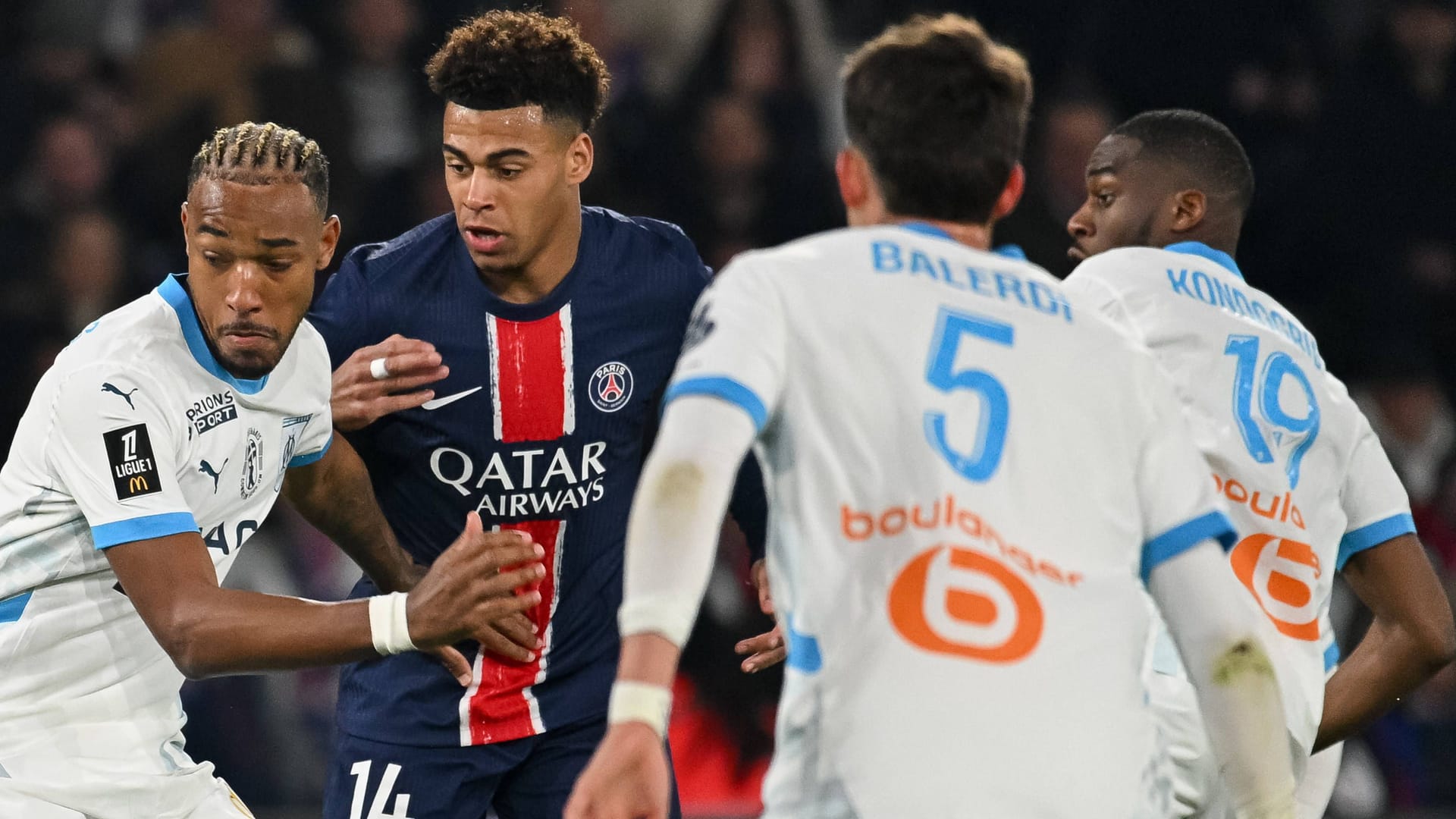 PSG player Désiré Doué (M.) in the duel with actors from Olympique Marseille: The financial interest in games like this are manageable.