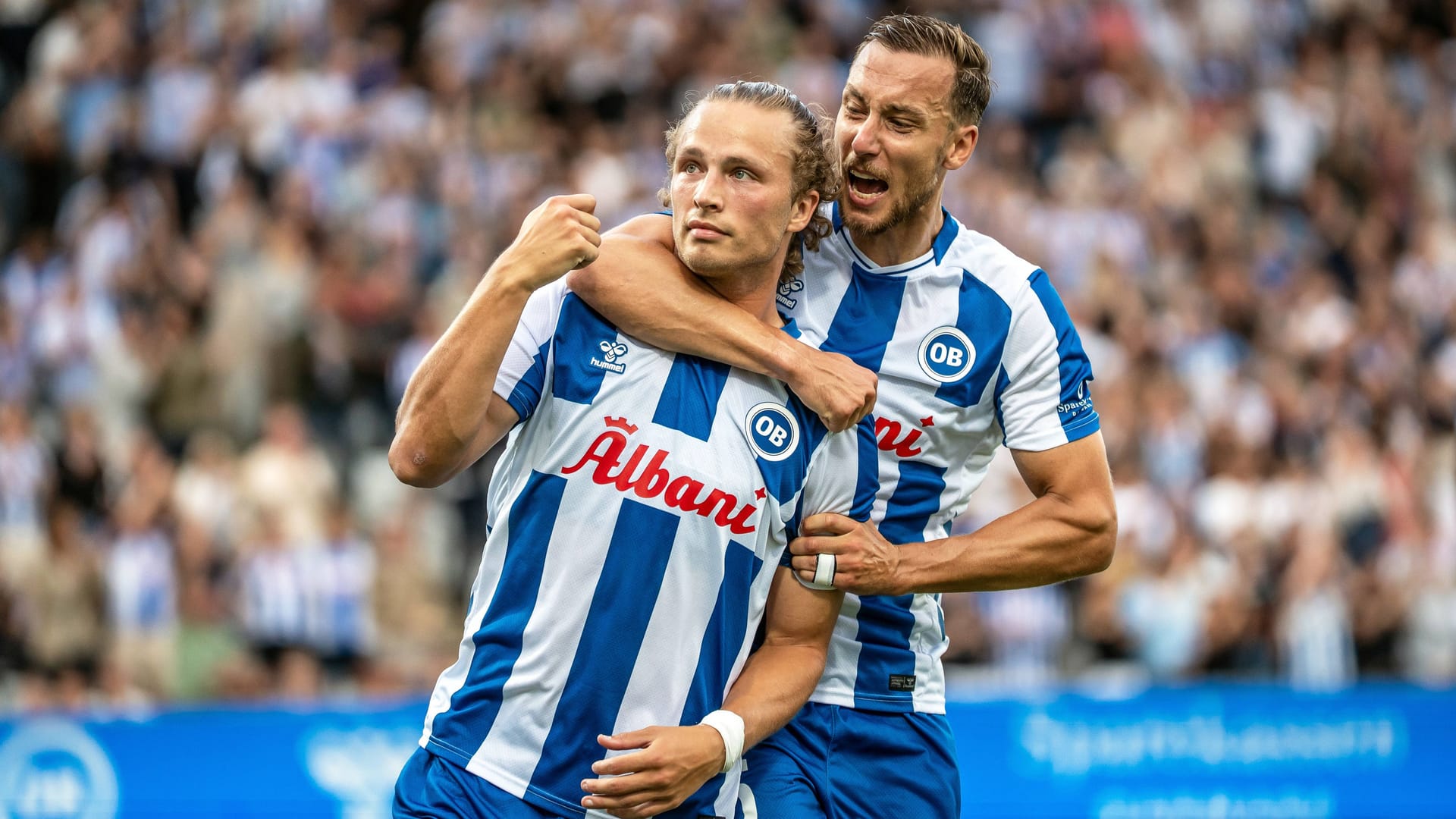 Fiete Arp (left) celebrates with his team-mate Nicolas Burgy: The former HSV talent is one of the top of Odense BK after just a few weeks.