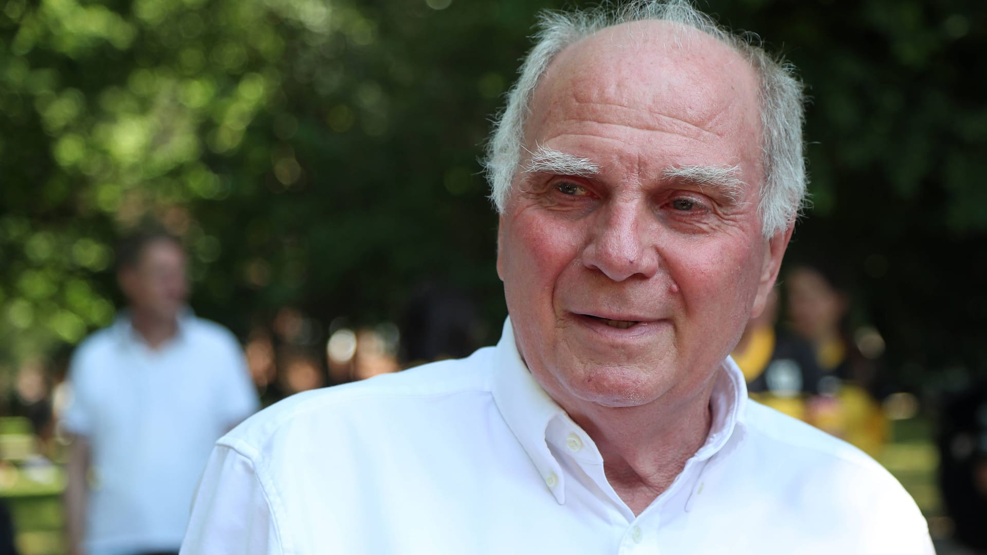 Uli Hoeneß: The honorary president of FC Bayern was a guest at a golf event.
