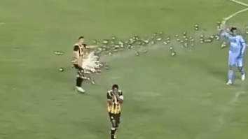 Juan Godoy is hit: a rocket hit him in the genital area.