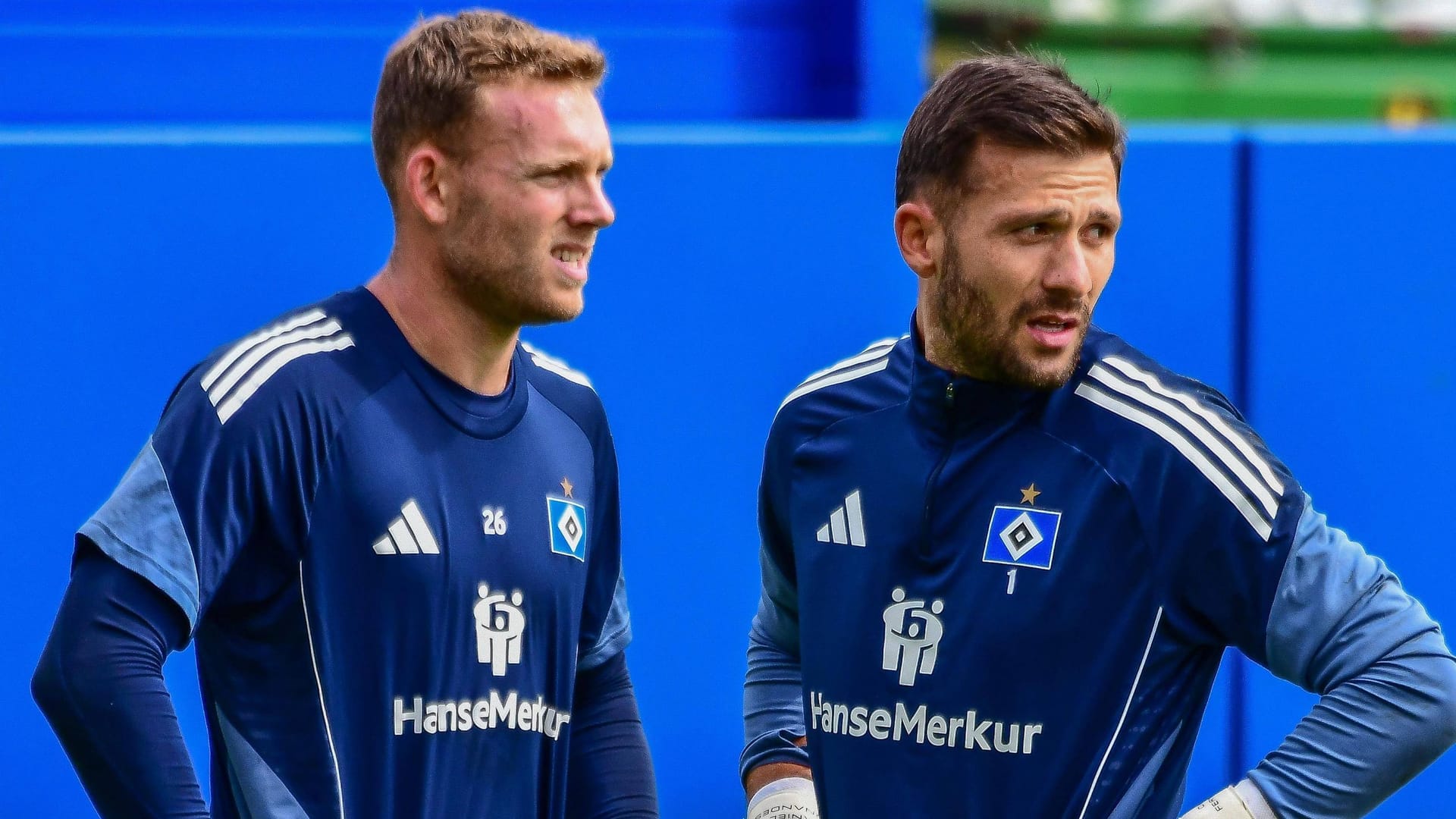 A Daniel will do it: Daniel Heuer Fernandes (right) and Daniel Peretz fight around the regular place in the HSV goal.