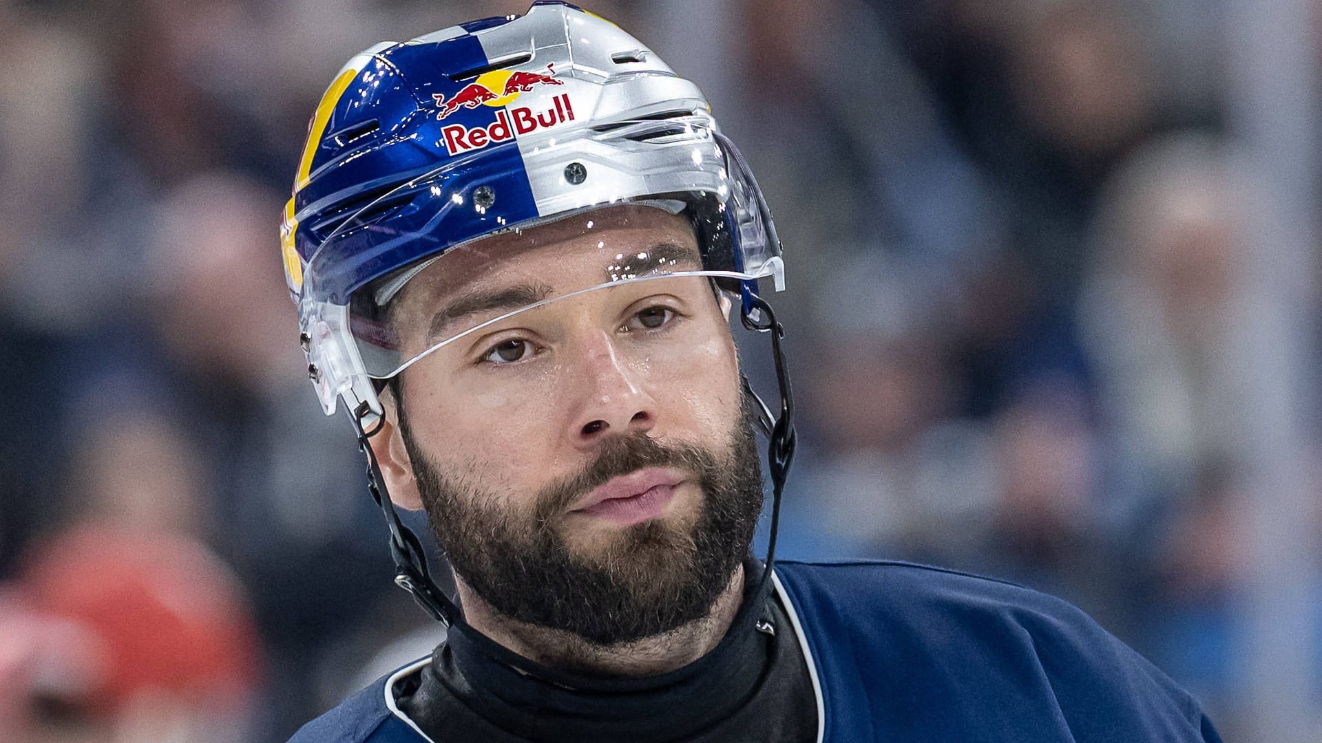Andreas Eder in the jersey of the EHC Red Bull Munich: But he will play for the Eisbären Berlin for the coming season. Andreas Eder in the jersey of the EHC Red Bull Munich: But he will play for the Eisbären Berlin for the coming season.