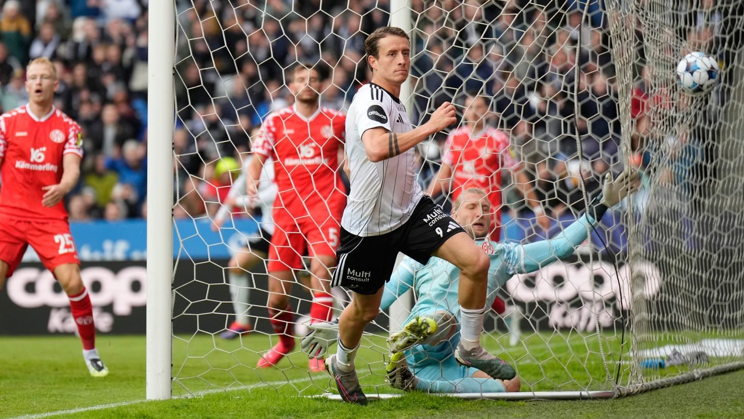 The decision: Trondheim's Saeter turns off, the ball is in the Mainz goal.