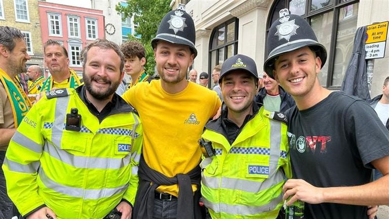 NAC supporters wear the typical 'Bobby' helmets of the local police officers (photo: Ronald Sträter).