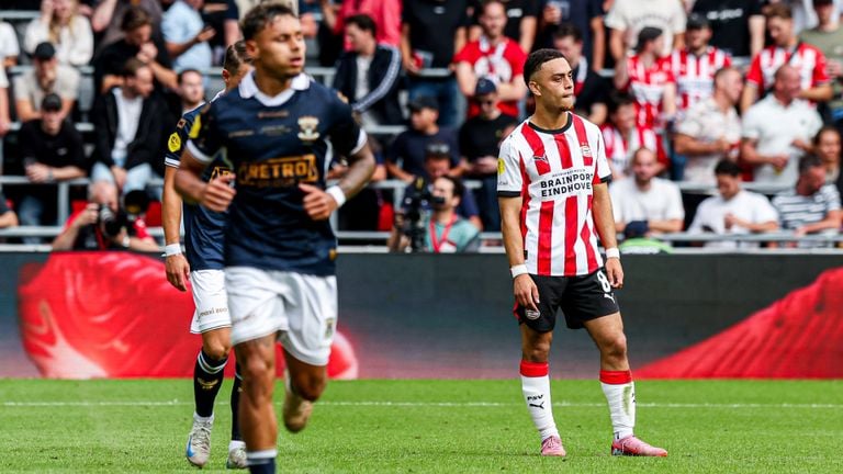 PSV defender Sergino Dest is disappointed after the goal of Go Ahead Eagles (photo: Orange Pictures).