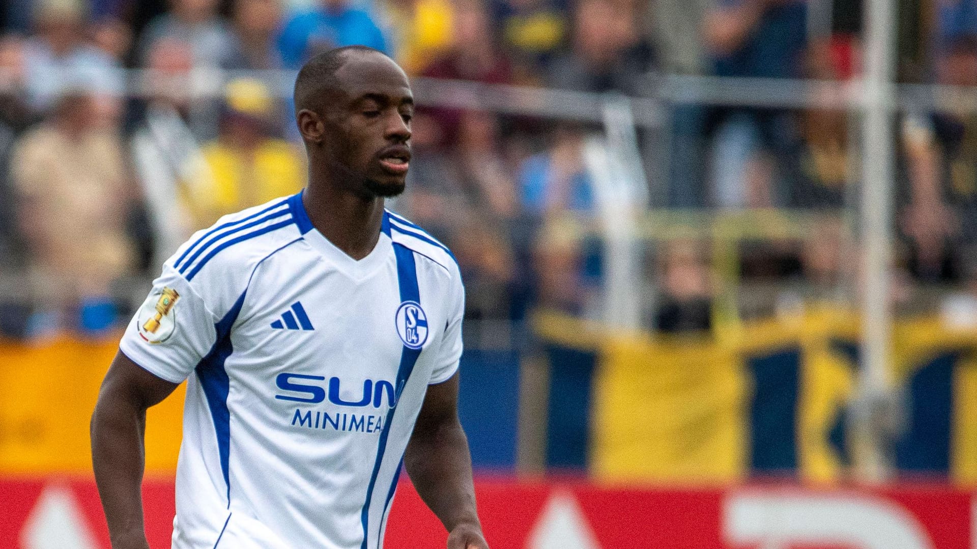 Christopher Antwi-Adjei: He competed with FC Schalke in the DFB Cup at Lok Leipzig.