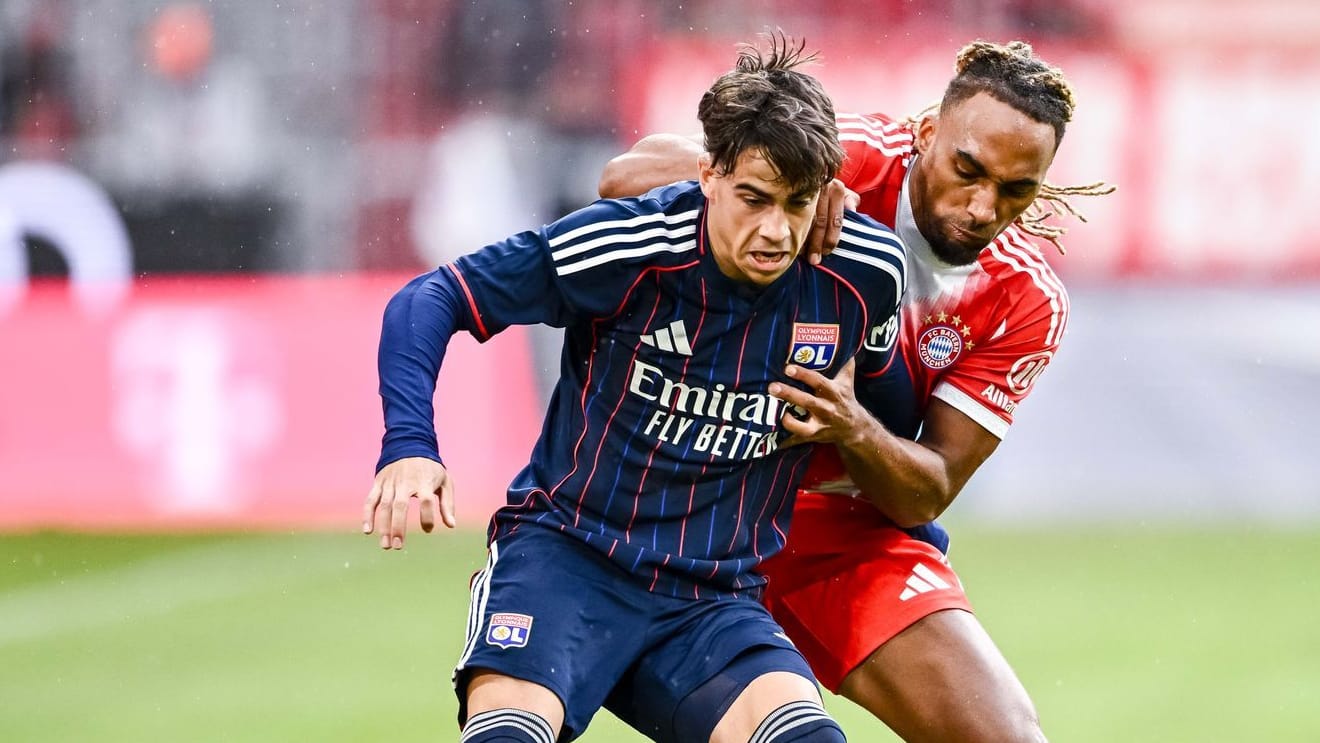 Lyons Afonso Moreira (L) in action against Bavaria's Sacha Boey (R): Bayern fans could not see scenes like this.