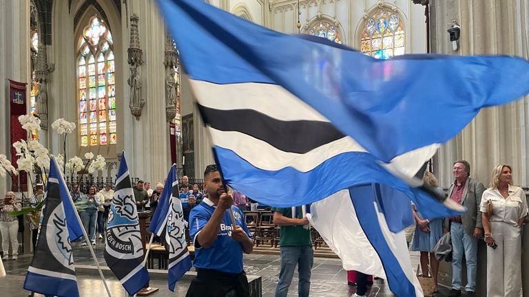 The Sint-Jan turns blue (photo: René van Hoof)