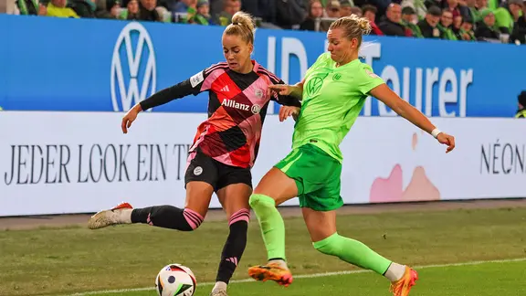 Play scene VfL Wolfsburg against Bayern Munich.
