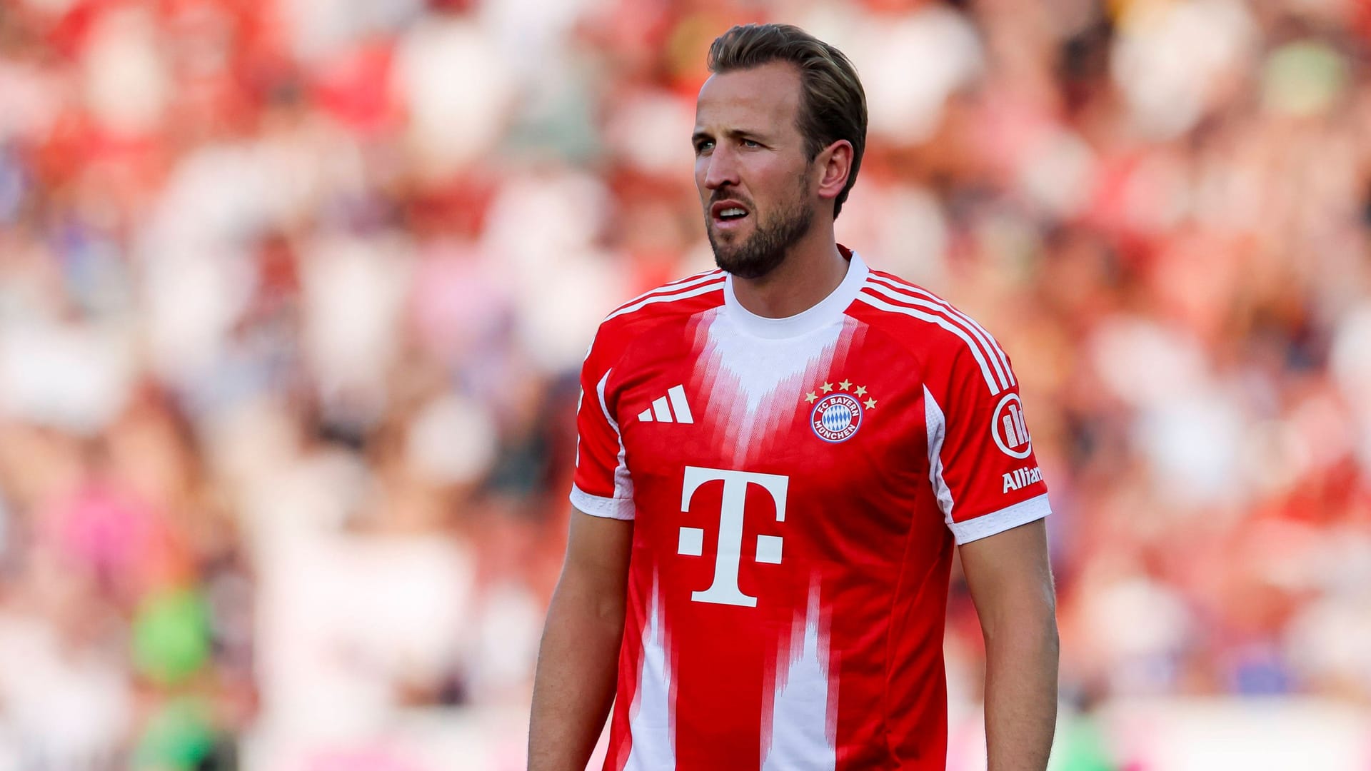 Here Harry Kane is wearing the new jersey of FC Bayern Munich.