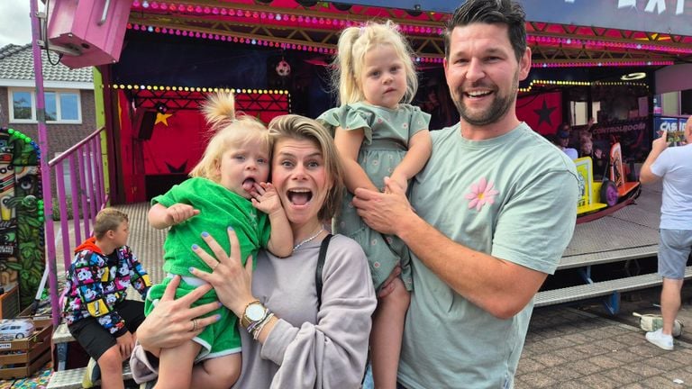 Niels enjoys the fair with his partner and children (photo: Collin Beijk).